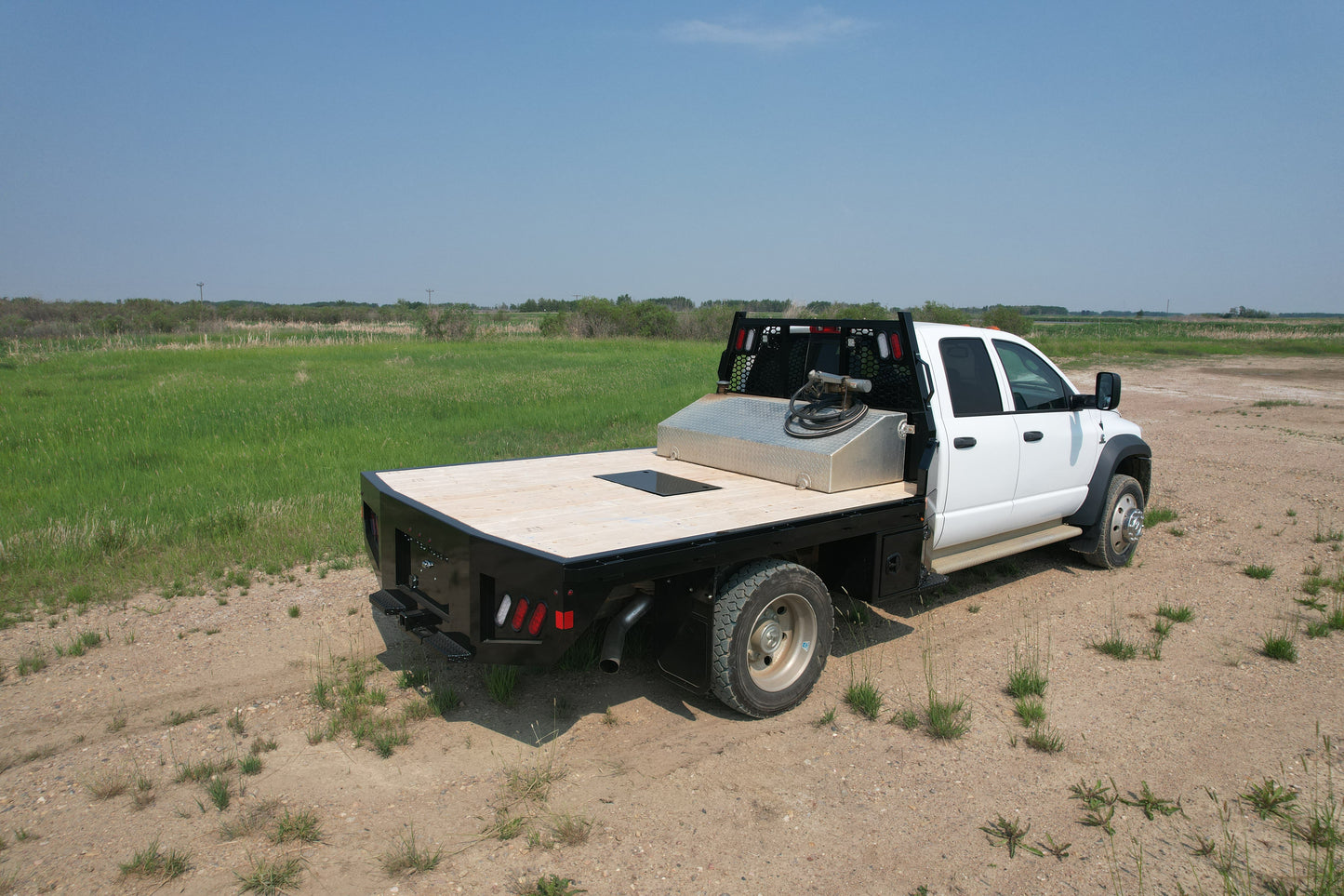 2023 Workhorse Flat Bed 9'4" DRW (60 CA)