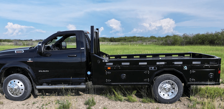2025 Outlaw Skirted Flat bed 11'4 DRW (84 CA)
