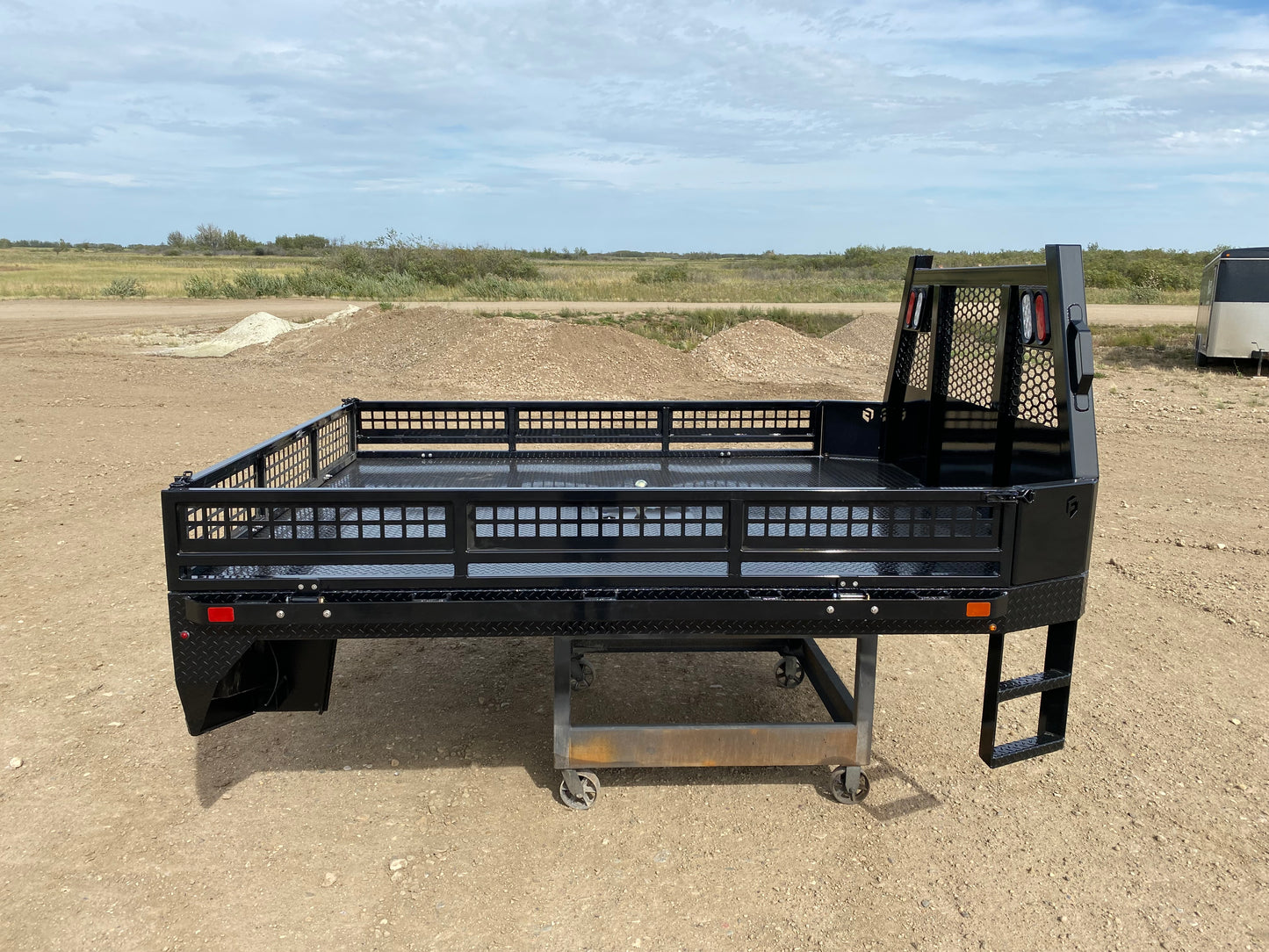 2024 Outlaw classic Flat bed 9'4 DRW