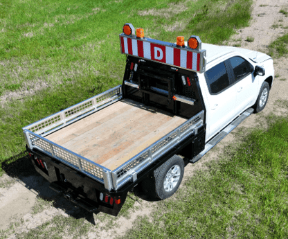 Lightly used 2024 Workhorse Flat bed 7' SRW/ Pilot sign/ rails/ toolboxes (please contact for pricing)