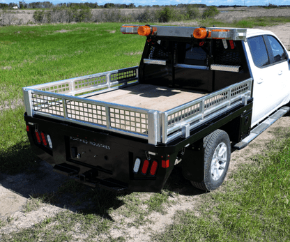 Lightly used 2024 Workhorse Flat bed 7' SRW/ Pilot sign/ rails/ toolboxes (please contact for pricing)